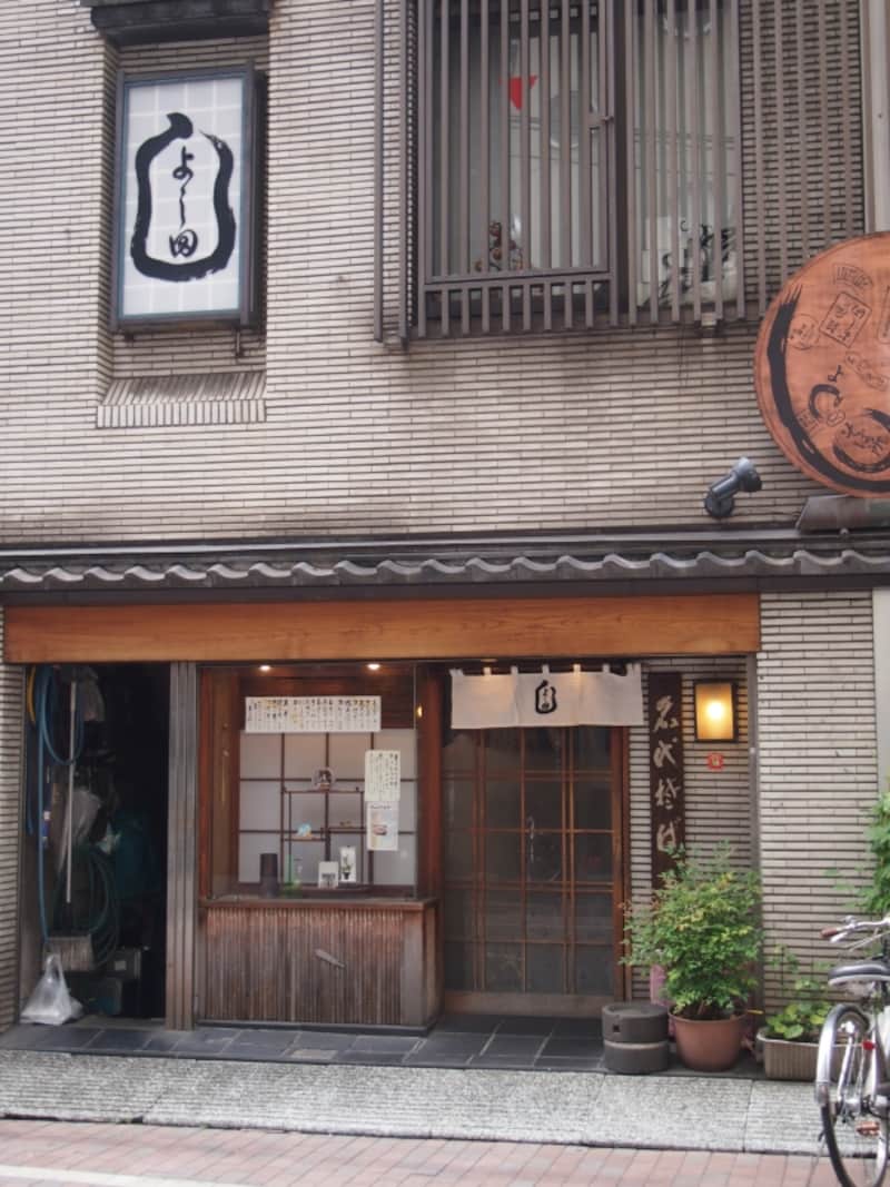 入口もなかなか趣がある