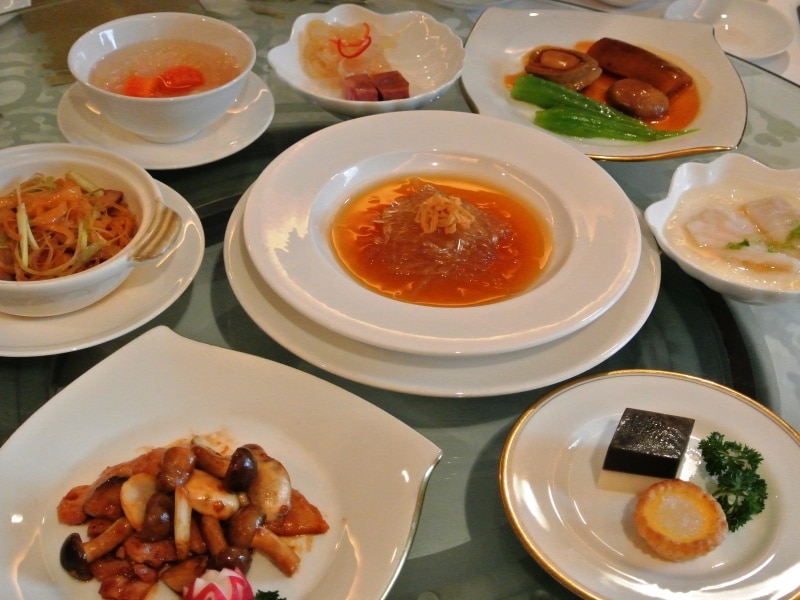 7コースのメニューで1200香港ドル