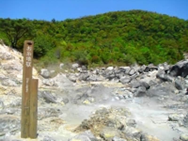 温泉が湧出する雲仙地獄「お糸地獄」