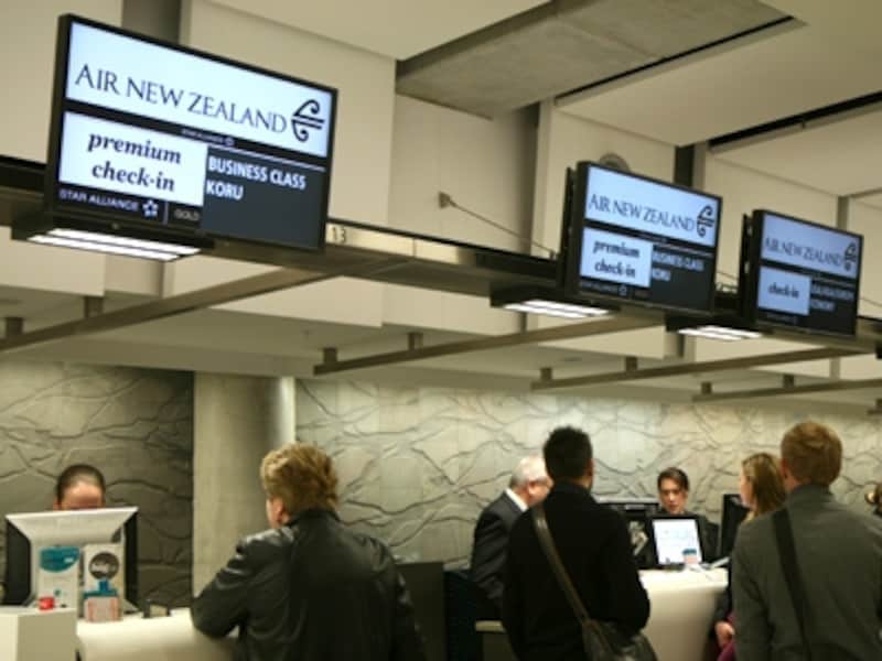 航空券は、ニュージーランド航空の公式ウエブサイトでセールしている場合も