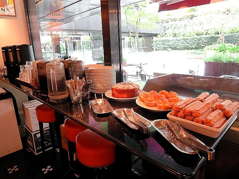 Plates（プレーツ）&nbsp;デザートのブッフェ台