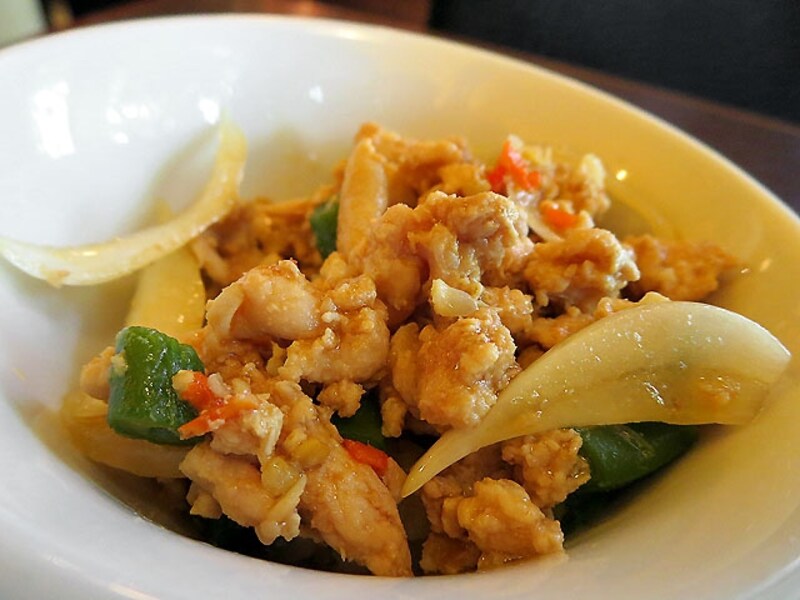 スクンビット ヤームイェーン 鶏挽肉ピリ辛バジル炒め