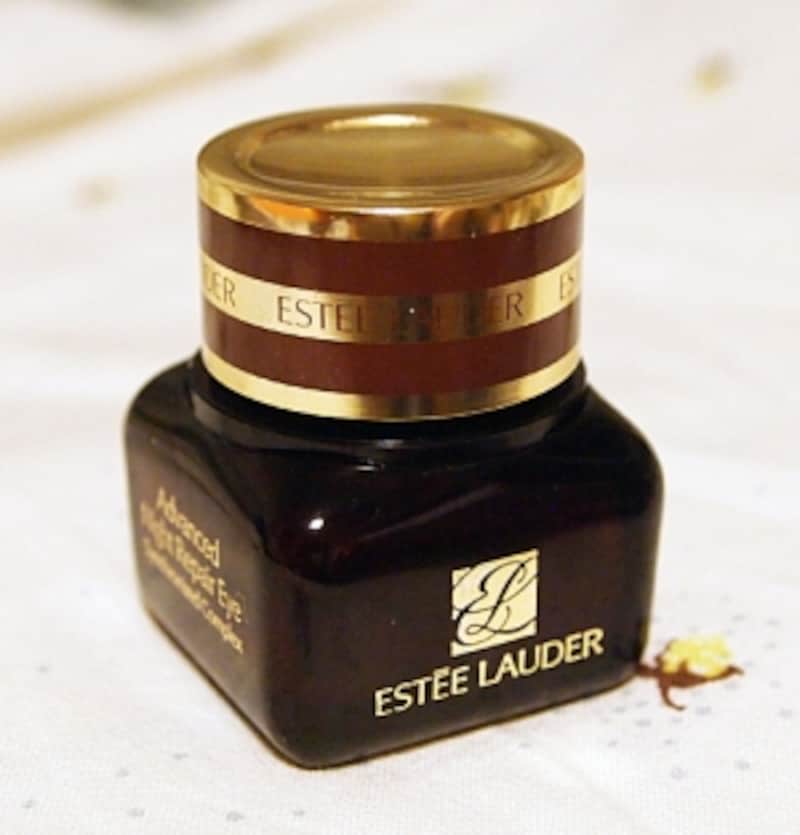 肌をサポート 潤いとハリを与える目元専用の美容液 頬 目元のたるみ All About