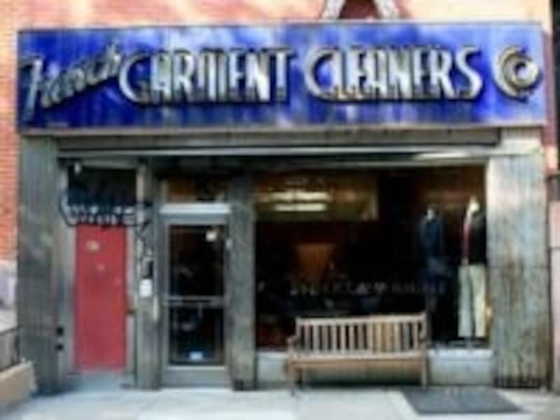 元ランドリーだった名残を感じさせる外観