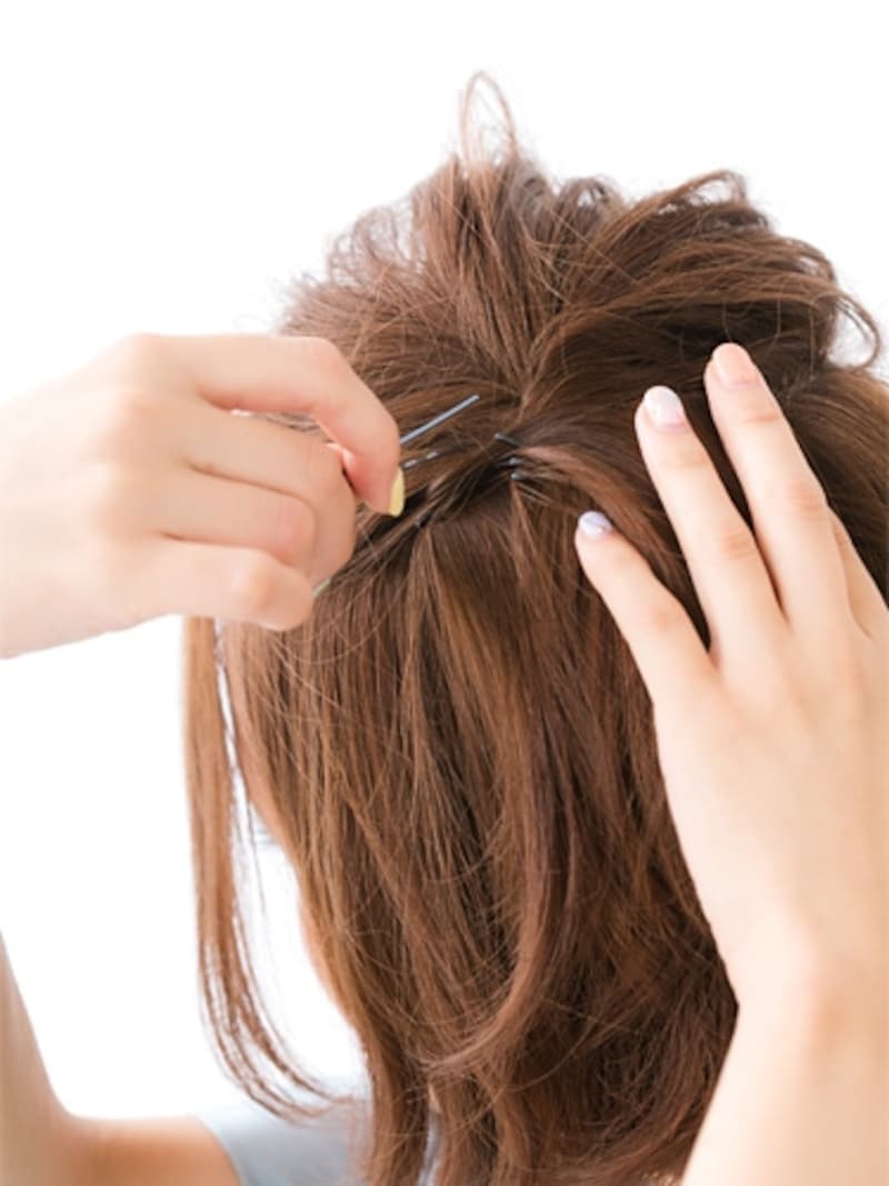 ポンパドールをサイドに留める