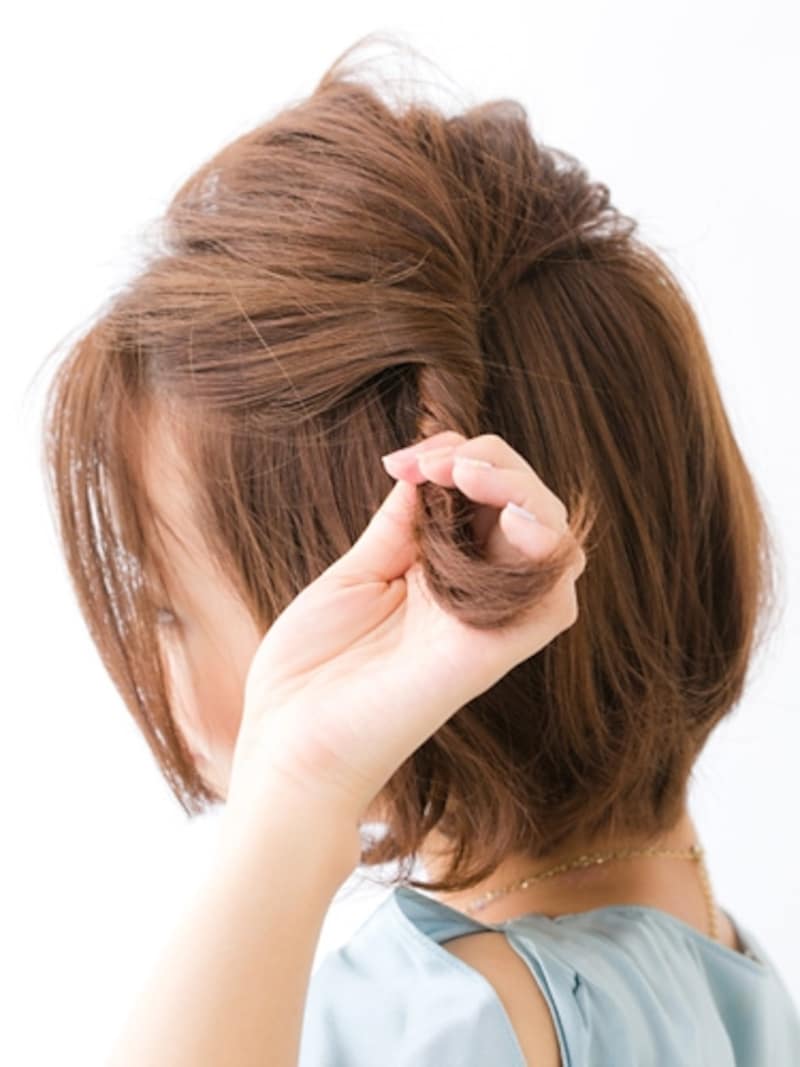 サイドに向かってねじる