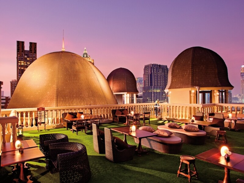 ルーフトップバーには6名まで利用できるVIPルームが3つある