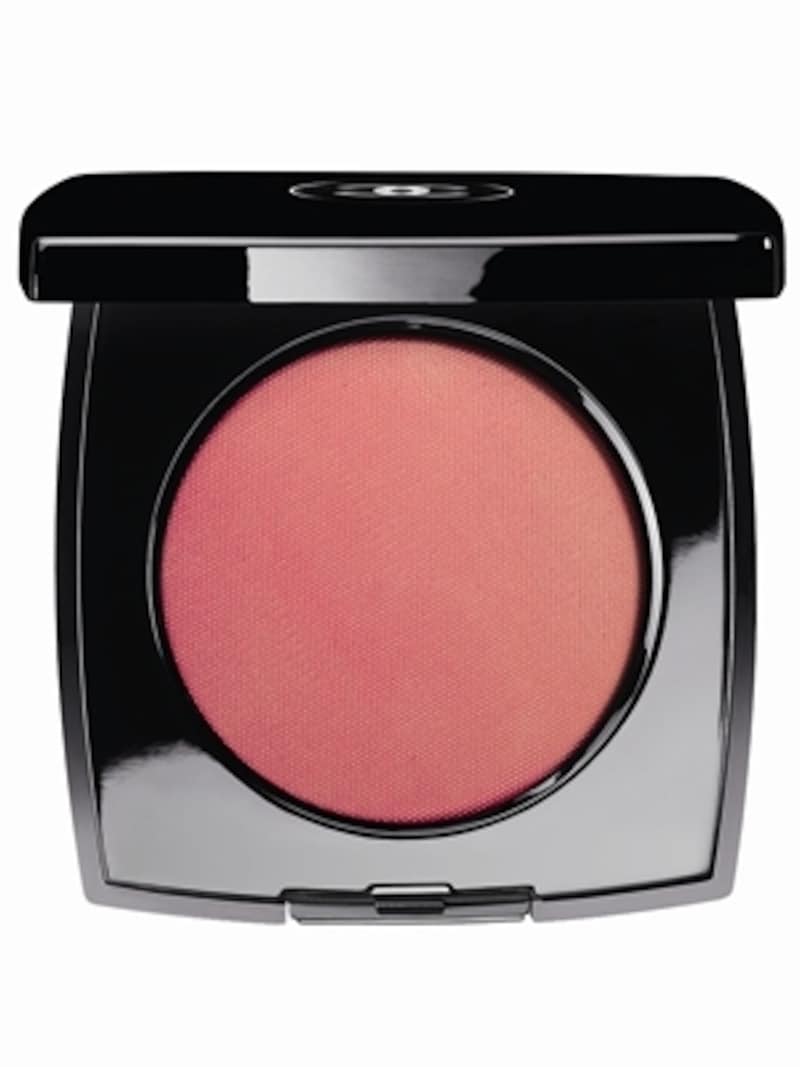 肌になじむ使い心地が◎ ?CHANEL