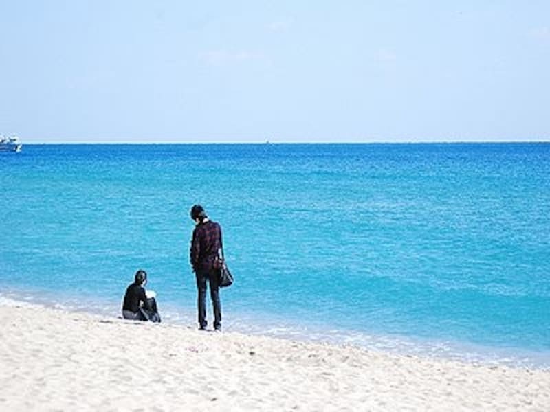 ただ座って眺めているだけでも気持ちいい美しいビーチ