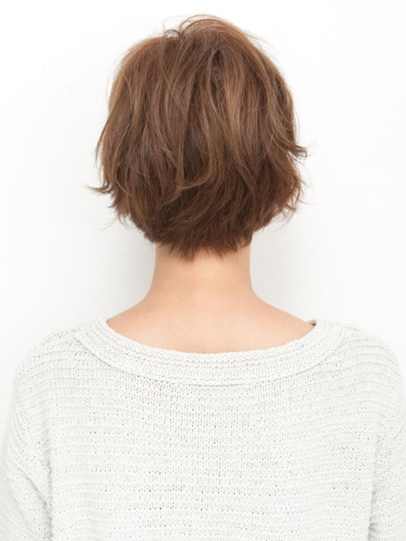 ワックス×バレッタでショートヘアアレンジ・バック