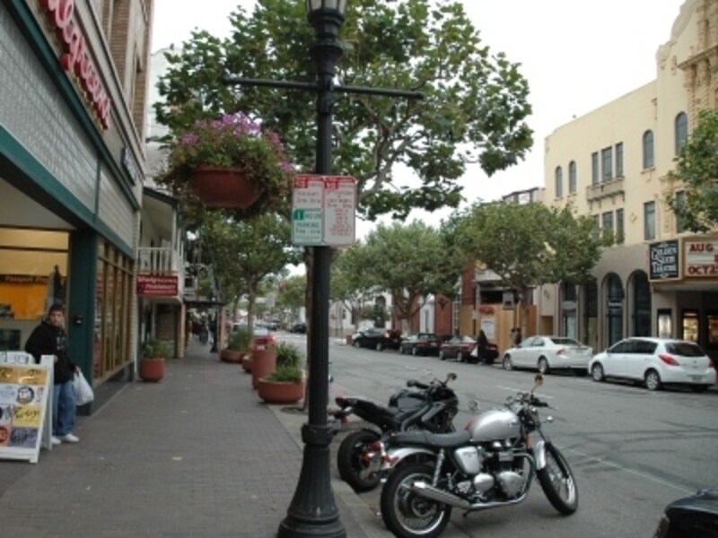 アートの街モントレー