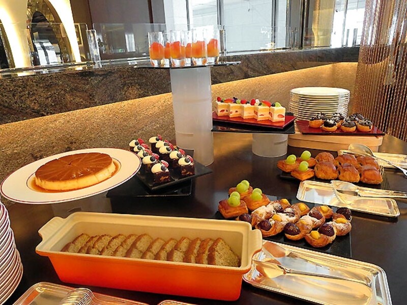 デザートのブッフェ台