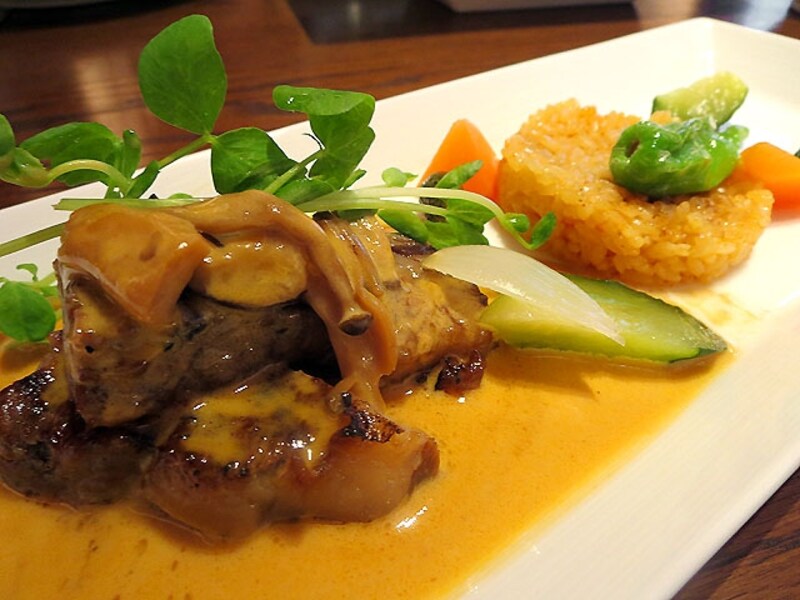 国産牛ロースのグリル ストロガノフ風