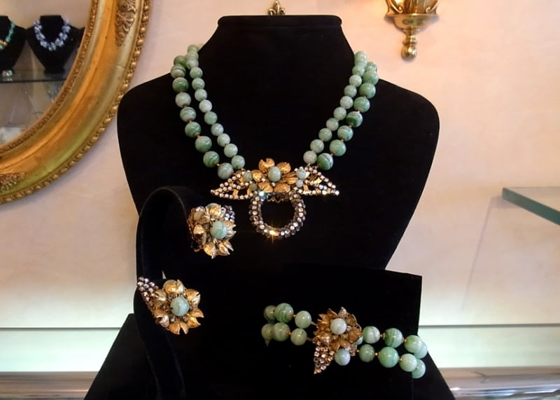 ネックレス、ブレスレット、イヤリングなどのセット