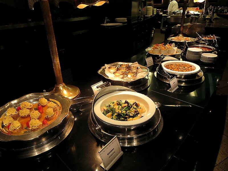 主菜のブッフェ台