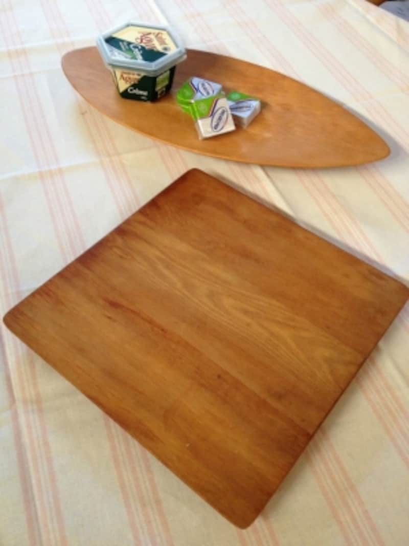 デザインに個性があるタイプの木製カッティングボード（まな板）は、おもてなしの際に大活躍
