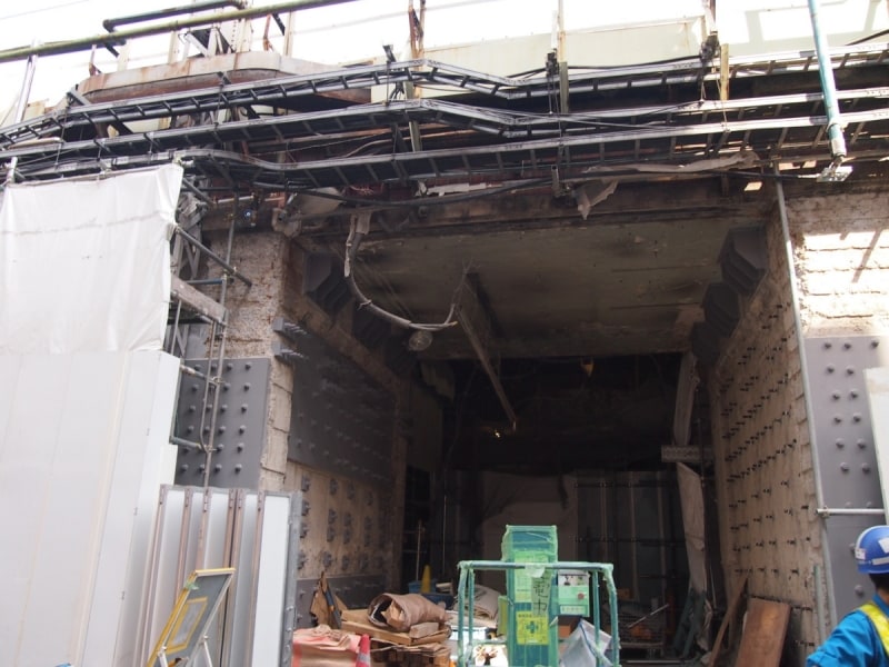 高架下の中を見ることができるのも珍しい