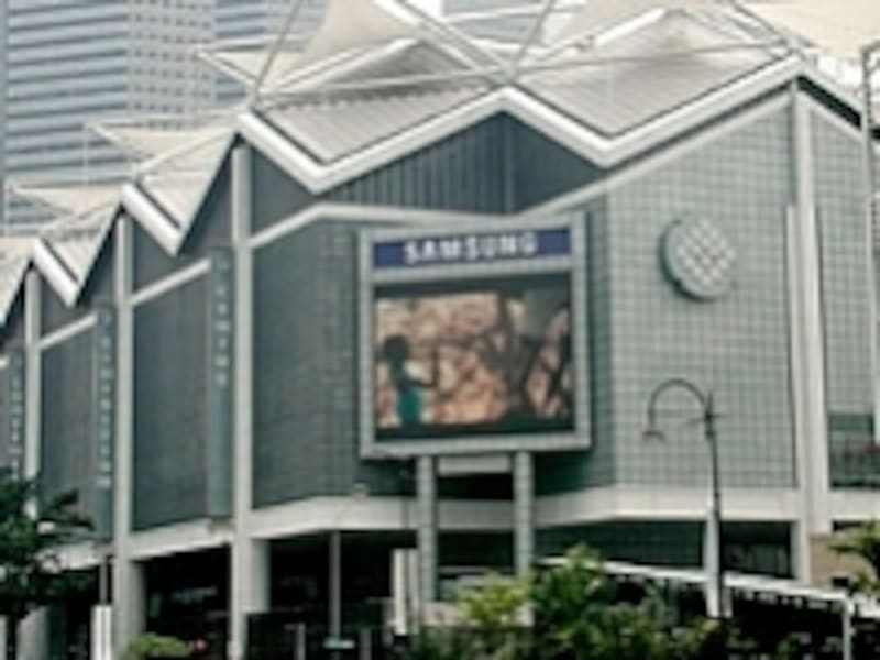 水陸両用車でシンガポール観光が楽しめるダックツアーもここから出発しています