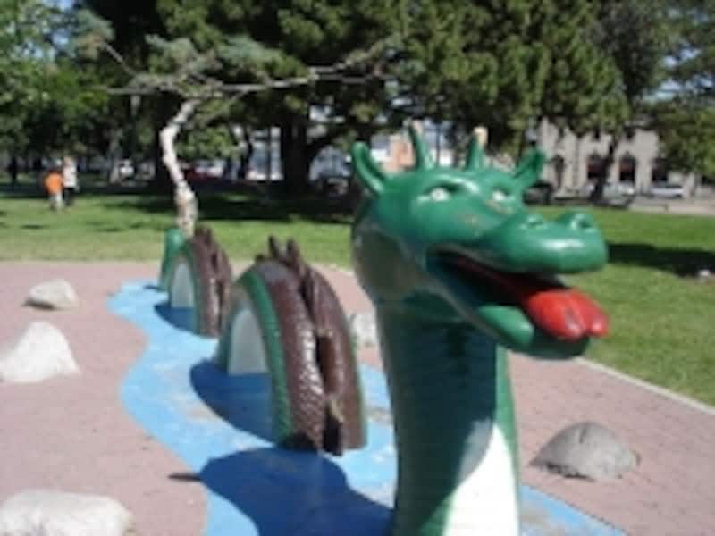 オカナガン湖に棲むといわれているオゴポゴ。真相はいかに?!