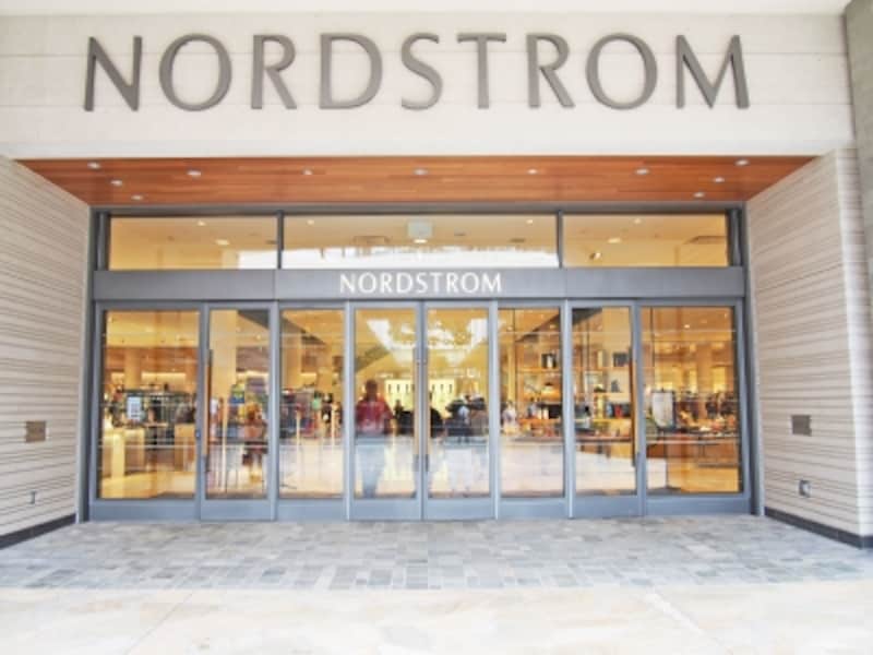 アラモアナセンター内の各デパートでも無料Wi-Fiサービスを行っている