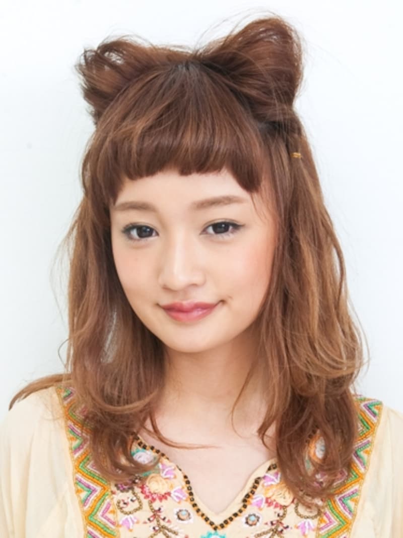 大きめの猫耳はより個性的で華やかな雰囲気に
