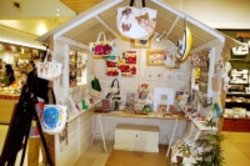 山小屋風の売り場を飾るアート感覚の手づくり作品