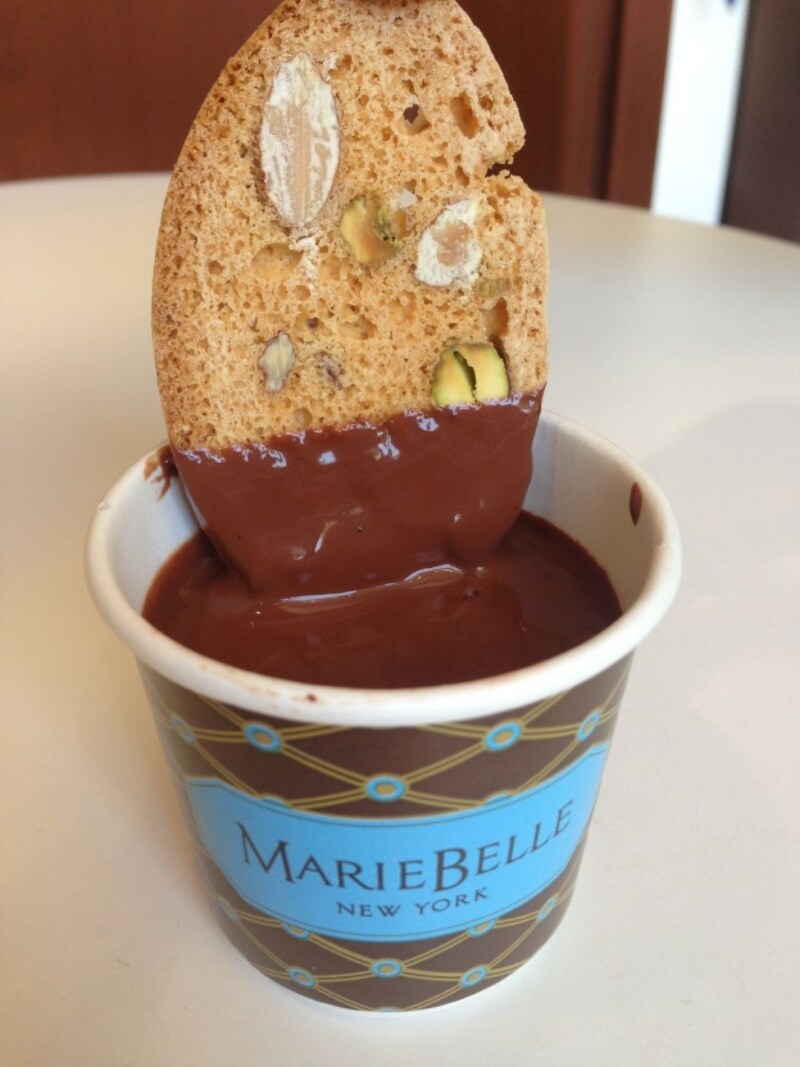 ホットチョコレートとビスコッティ