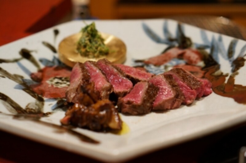 メインの牛の炭火焼