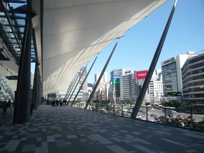 ペデストリアンデッキ