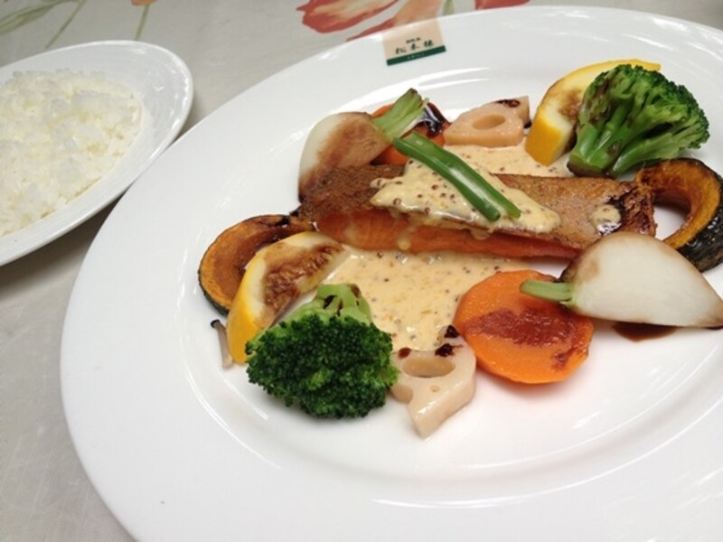 平日限定で提供の「週替わりランチ」