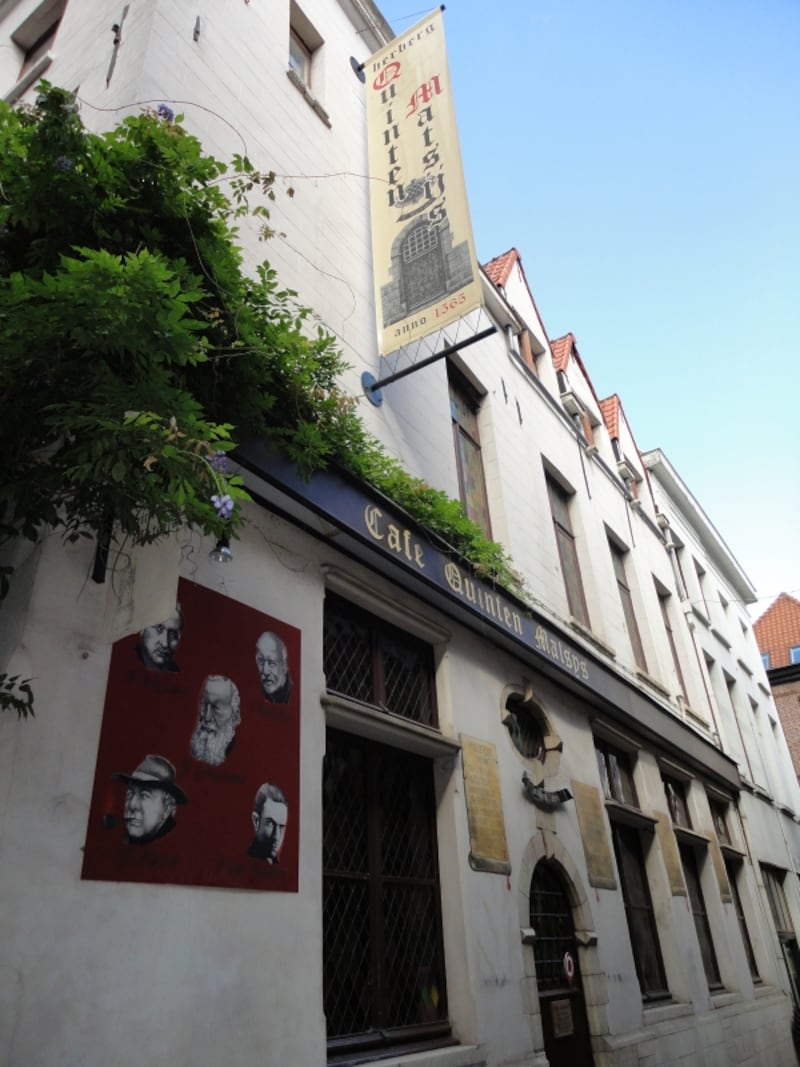 マダムQが明るく出迎えてくれる