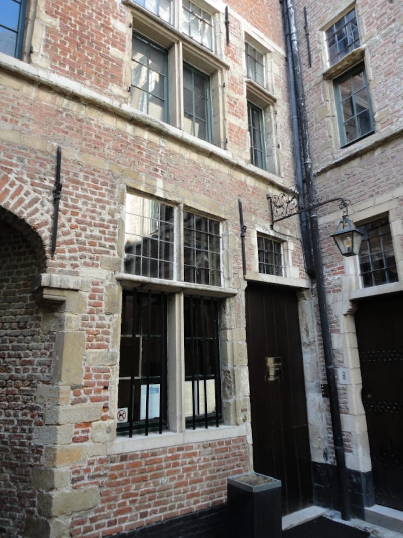 石畳の小路を探そう