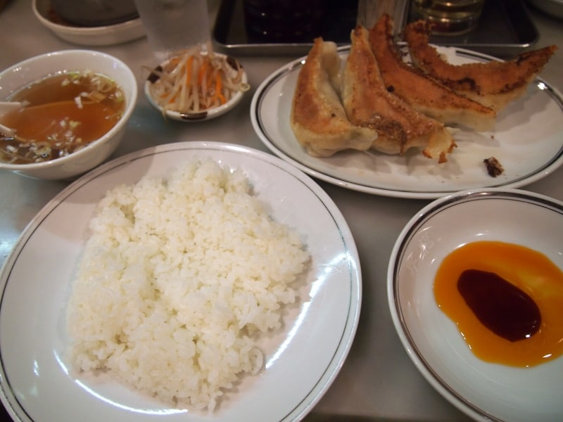 町中華でライスと言われるのは、このライス皿を使うからだ