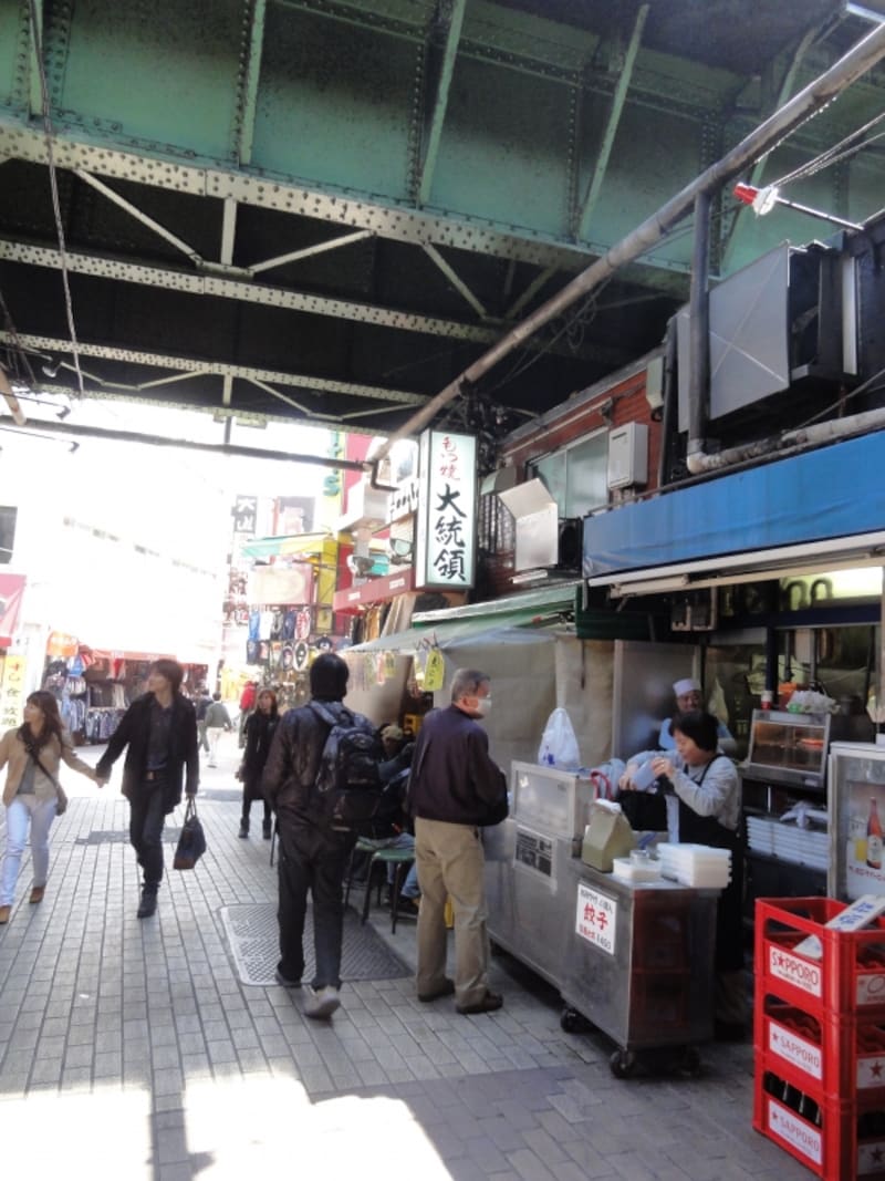 もつ焼きで有名な「大統領」の看板。手前が「昇龍」