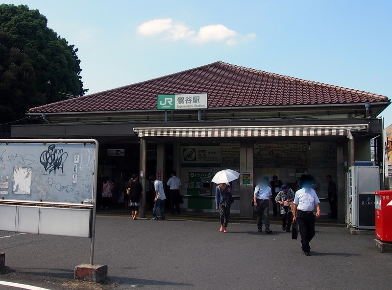 南口から凌雲橋という橋で線路をまたいで言問通りへ