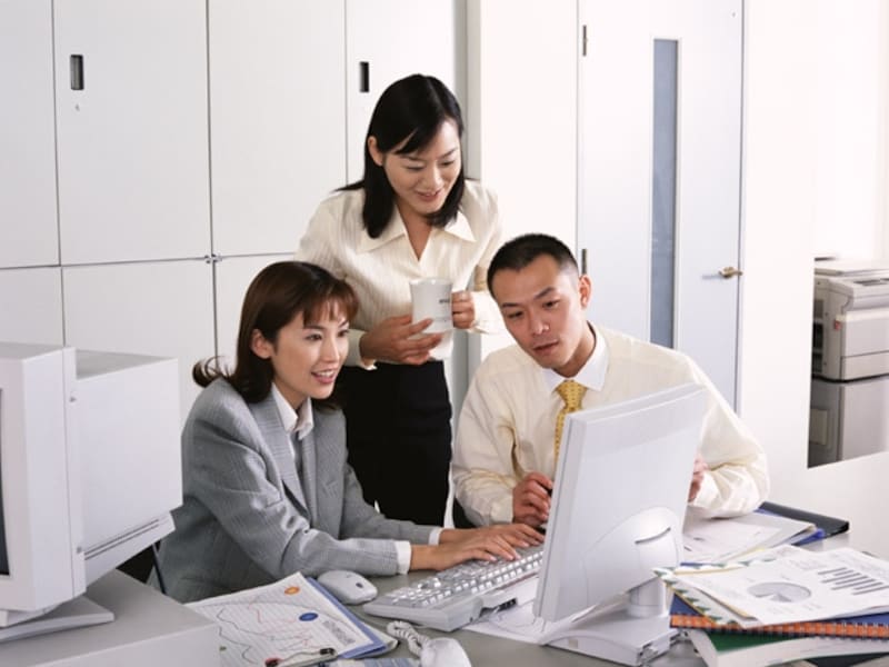 対人関係に苦手意識があるときは、オレンジや黄色を身につけると、楽天的な気持ちになれるようサポートしてくれます。