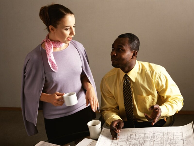 紫は情熱的な赤と冷静な青、相反する魅力を持ち合わせた色です。