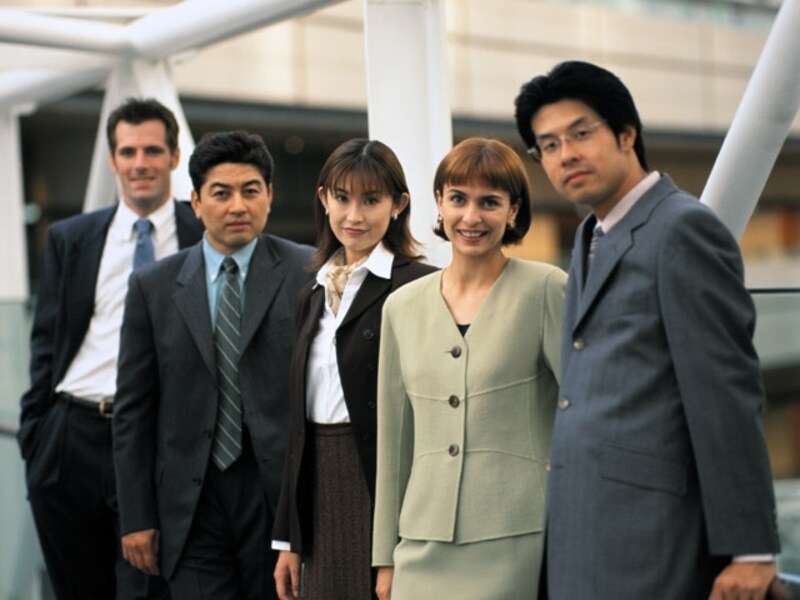 同じように見えるビジネススーツも、微妙な色の違いがあります。