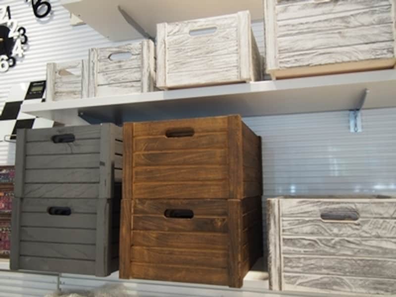 カントリー調のデザインがオシャレな木箱