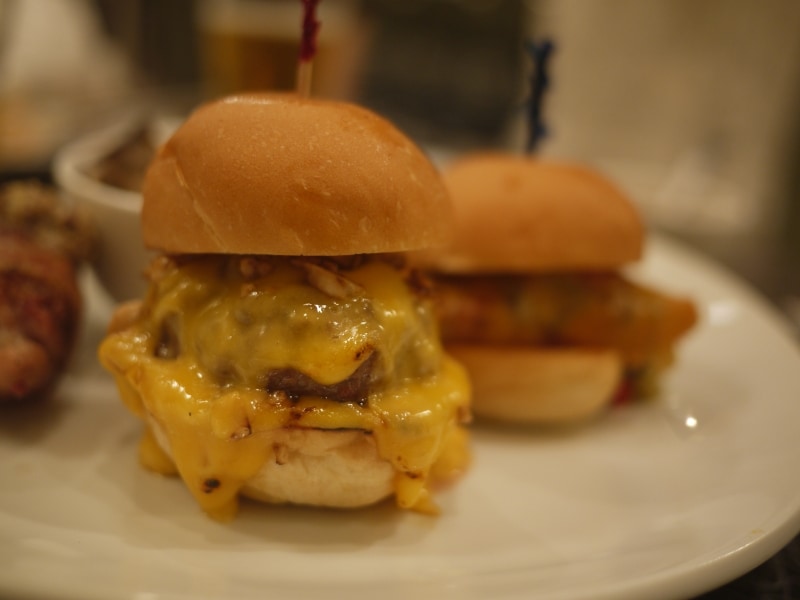 ナッツチーズバーガー