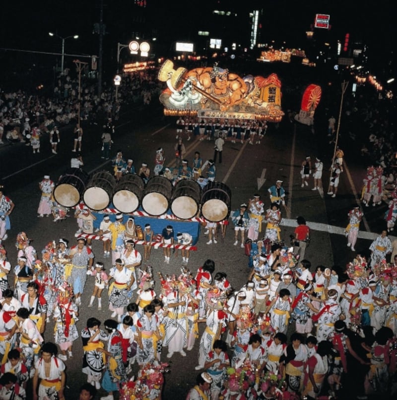 青森ねぶた祭 夜のねぶた運行