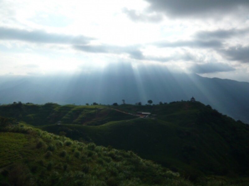 美しく見事な風景 六十石山 の連なる丘 台湾 All About 美しく見事な風景 六十石山 の連なる丘 台湾 All About
