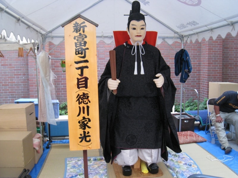 家光公の人形が地上テントの下にいらっしゃいました。