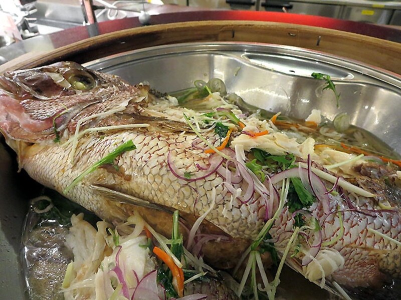 グランカフェ 真鯛の肉詰め姿蒸し