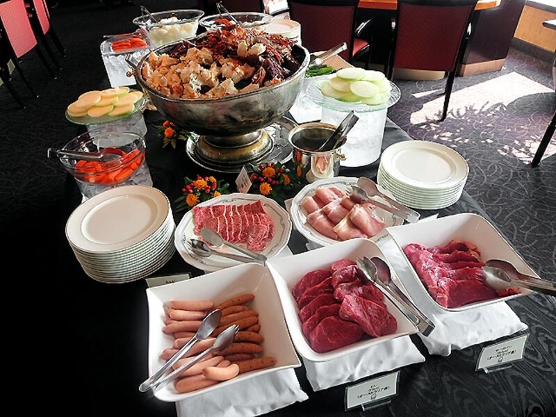 鉄板焼アイテムのブッフェ台