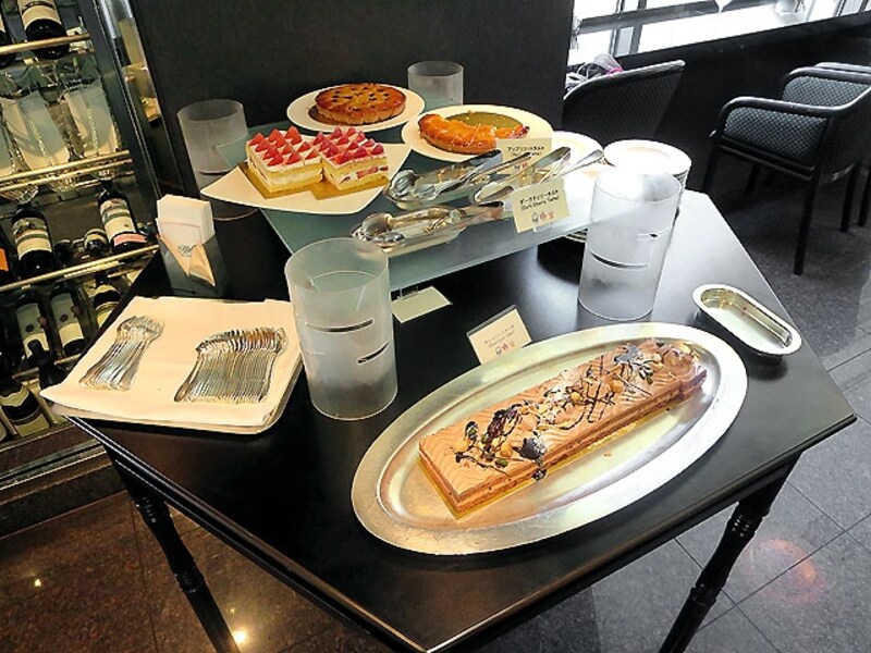 デザートのブッフェ台