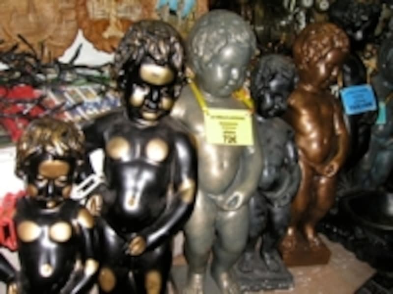 小便小僧の像のお土産は、高いのか、安いのか……？