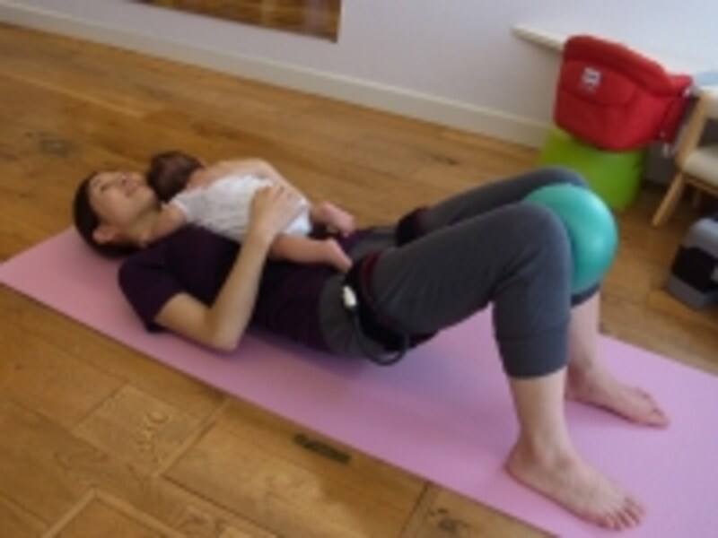 産後ママショルダーブリッジ