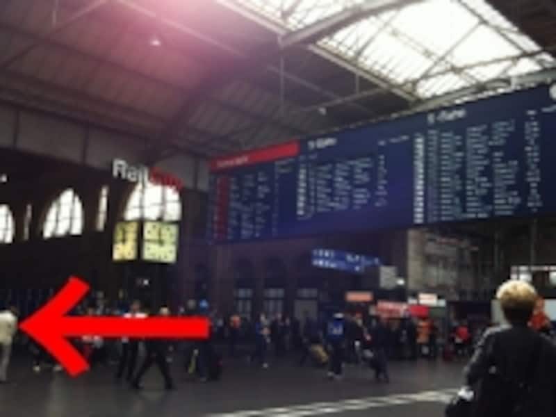 チューリッヒ中央駅・掲示板下は待ち合わせ場所としても有名