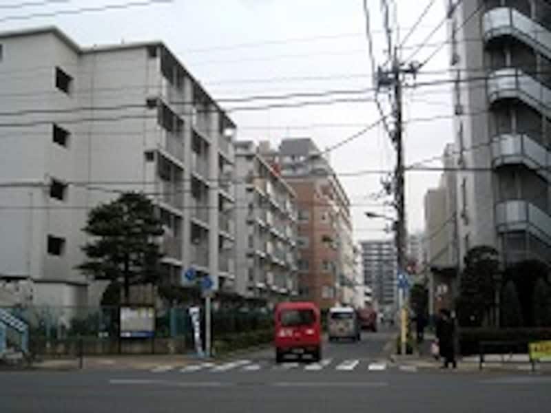 古い物件が混在するエリア